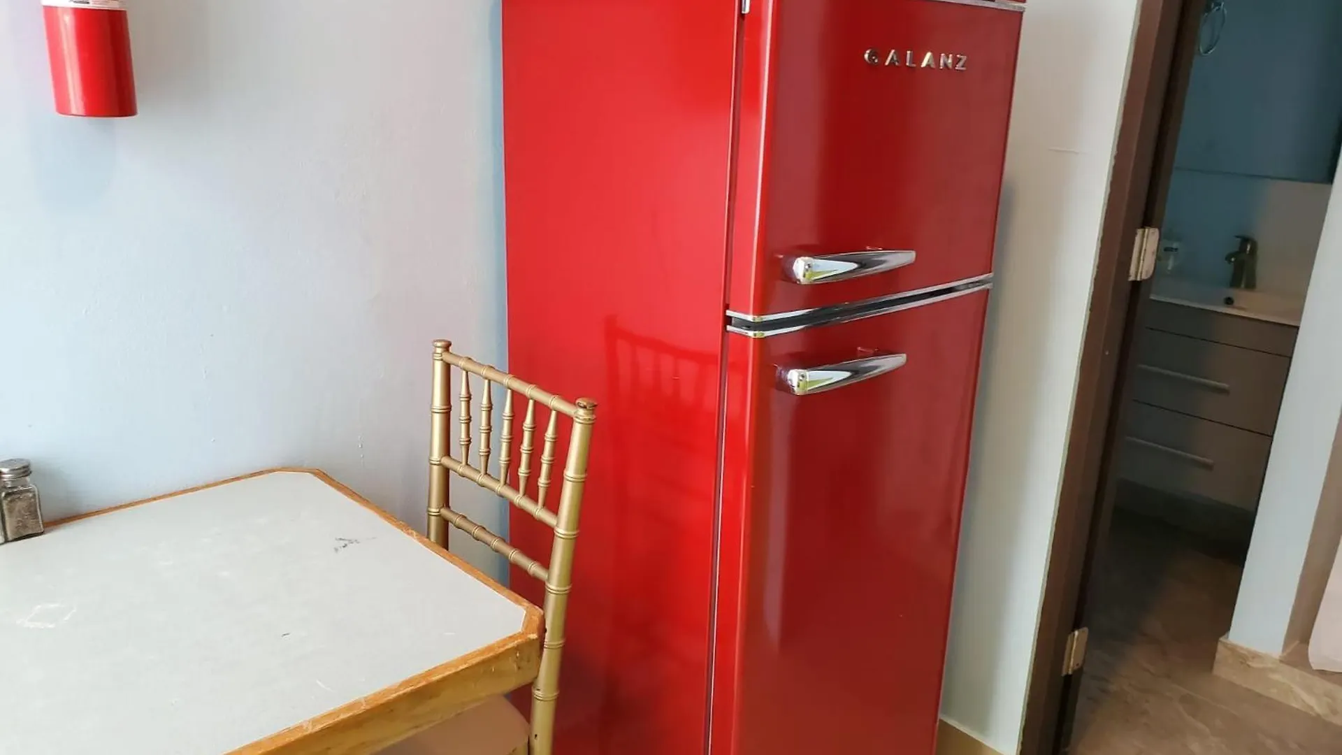 8Br 6Ba Remodeled 6 Units Central Location, Near Beach And Restaurants San Juan Holiday home